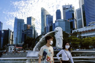 新加坡市面加強防疫措施。AP資料圖片
