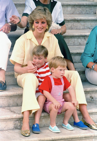 威廉和哈利王子，至今仍非常思念忘母戴安娜。AP