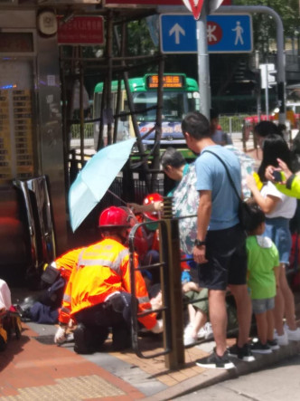 有傷者倒臥行人路。香港突發事故報料區網民陳秋雄‎圖片