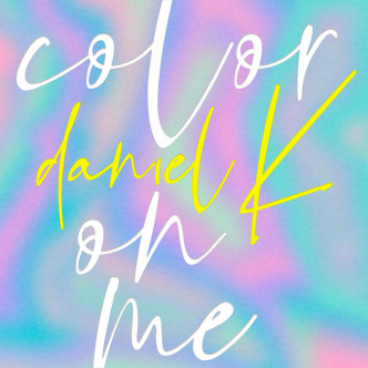 Wanna One解散后，姜丹尼尔首张专辑《Color On Me》销量创下历年Solo歌手纪录，卖出超过46万张。