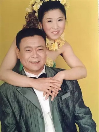 桂軍民亡妻生前在一家銀行工作，2015年不幸確診患肺癌末期。網圖