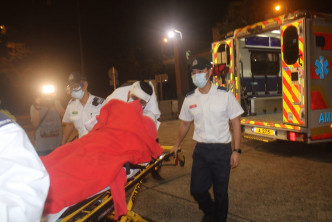 两人分别头及脚伤，和手受伤，清醒被送往广华医院治理。