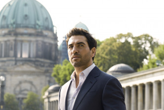 德国版《完美陌生人》男星Elyas M'Barek饰演新手律师。