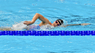 何诗蓓先出战二百米自由泳预赛。 记者梁柏琛东京直击