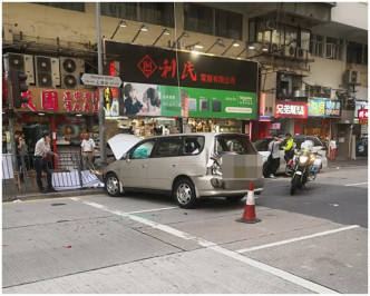 車尾亦損毀。Michael Chan 「香港突發事故報料區 」FB
