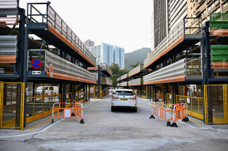 荃湾首个政府短期租约停车场自动泊车系统明起启用。