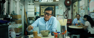 刘伟强表示，香港其实有好多特色地点值得推介，自己就很喜欢到茶餐厅吃猪扒包和饮杯奶茶，叹下港式味道。