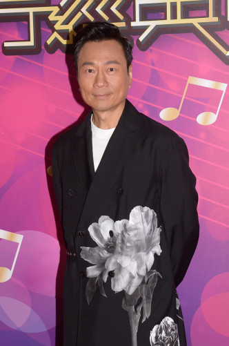 黎耀祥昨晚為節目《流行經典50年》錄影，演唱《羲海豪情》。