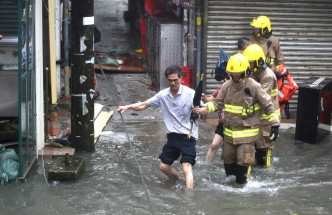 山竹襲港帶來颶風暴雨造成廣泛破壞。資料圖片