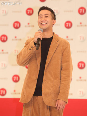 瑛人去年首次獲邀出席年度除夕節目《NHK紅白歌合戰》。