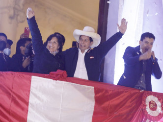 卡斯蒂略击败竞选对手、前总统藤森的女儿藤森庆子，夺取总统宝座。AP相片