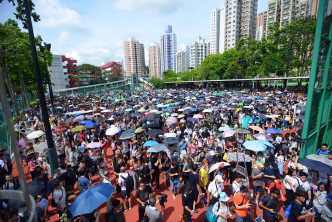 大批市民参与「光复屯门公园」行动。