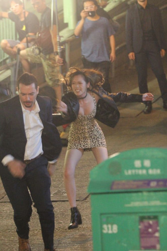 在《逆天奇案》中，冯盈盈有一场戏打扮超惹火在兰桂坊出现。