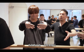 姜濤被芭蕾舞老師指他雙手似龍爪。