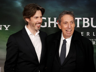导演Jason Reitman（左）继承父业执导新一部《捉鬼敢死队》，父亲Ivan亦是今集监制。
