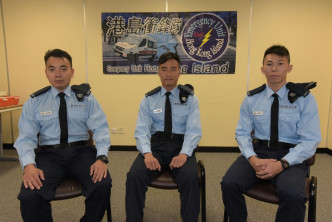 三名警員分享救人經過。黃文威攝