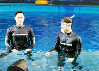 张伦硕与陈学冬昨日一同学潜水。网上图片