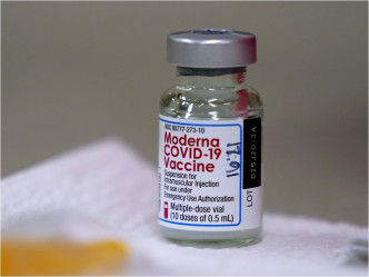 「莫德纳疫苗」也是要求接种者注射两剂。AP资料图片
