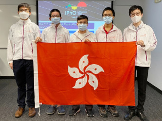 「國際物理奧林匹克」比賽，（左起）梁振鋒、劉思進、蔡蔚正、陳子峻和鄭逸朗。