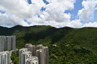 单位外望绿油油山景，特别舒适。