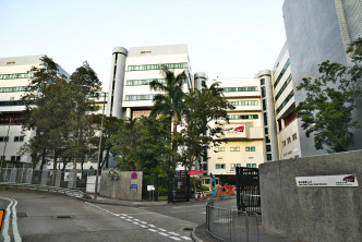 城大一名内地女学生遭人淋水。资料图片