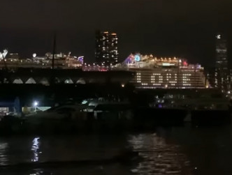 邮轮昨晚用LED灯展示「HK IS PROUD OF YOU」 贺张家朗夺金。YOUTUBE
