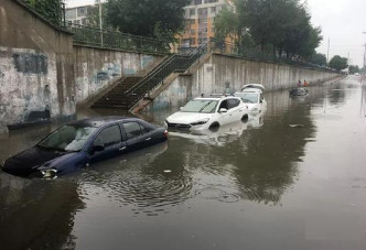 北京市内出現水浸。網上圖片