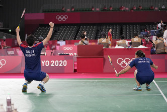邓俊文(左)及谢影雪首次打入奥运四强。 AP