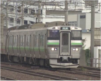 JR北海道铁道今天凌晨也恢复了连接札幌和札幌郊区的路线。NHK截图