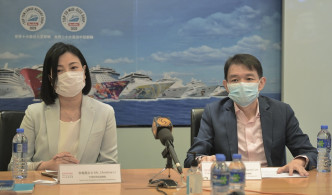 市場部高級副總裁李鳳霞(左)，業務規劃及港口管理高級副總裁林俊彥(右)。
