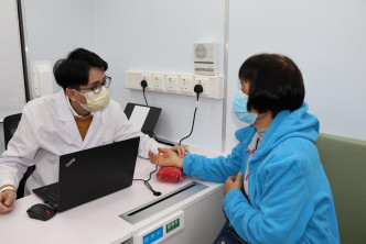 流动中医诊所空间更宽敞，设备更完善，为市民提供便利、价廉、优质的中医服务。 中银香港提供