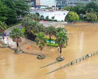 廣西連日暴雨多地出現嚴重水浸。新華社