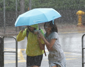 香港天文台發出今年首次紅色暴雨警告信號。資料圖片