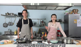 两公婆在节目上进行辣鸡料理对决。