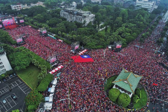 主办单位宣布逾40万人参加高雄市长韩国瑜造势大会。 网上图片