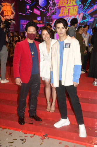 郭伟亮、糖妹和涂毓麟主持《劲歌金曲》。