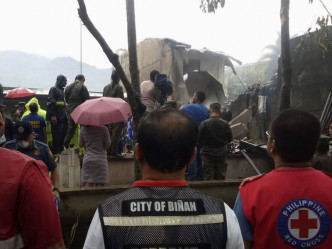 菲律宾吕宋岛有小型飞机坠毁，九人死亡、两人受伤。AP