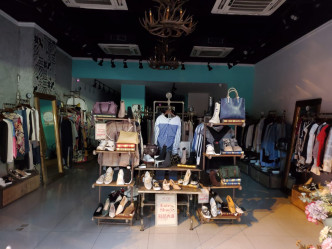 时装店位于油麻地弥敦道。