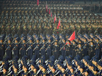 阅兵仪式主要检阅劳农赤卫军、应急防疫纵队及保健省纵队等。路透社