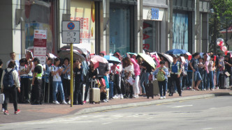 尖沙嘴分店同樣人山人海。 香港突發事故報料區FB/網民Catherine Cheung‎圖