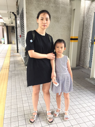 吳太與7歲女兒外出，大呻黃昏特別多蚊，公園範圍尤其嚴重。