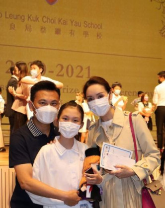 早前7月林文龍及郭可盈出席囡囡的小學畢業禮。