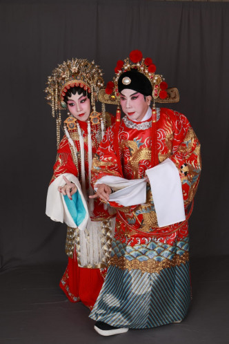 尹光與謝曉瑩為《帝女花之香夭》拍攝造型照。