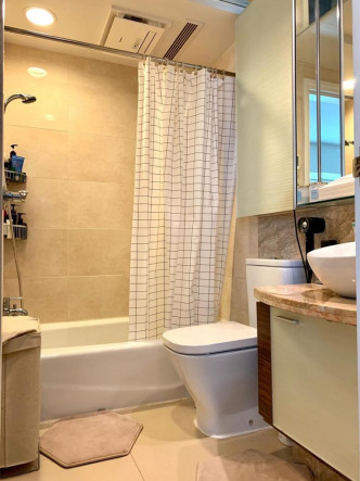 浴室採浴缸設計，住戶可享浸浴之樂。