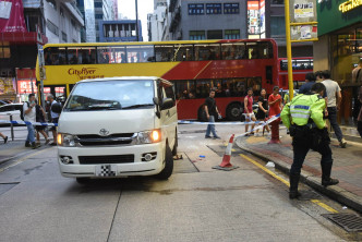 油麻地碧街客貨車撞傷80歲老婦