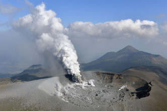 火山本月11日開始噴發氣體。AP圖片