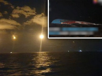 南韓海洋警察搜救傾覆中漁船的3名失蹤者。網圖