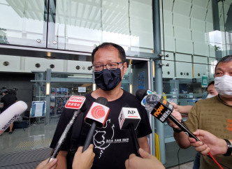 蔡耀昌到新界南警察總部了解鄒幸彤被捕事件。