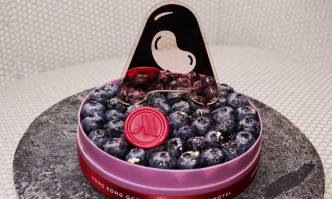 某酒店為ANSONBEAN推出專屬藍莓芝士蛋糕。