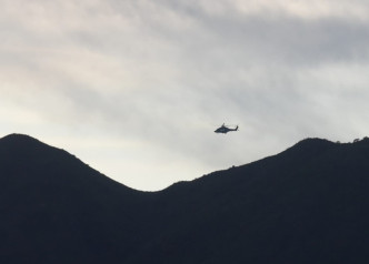 飞行服务队直升机参与搜救。